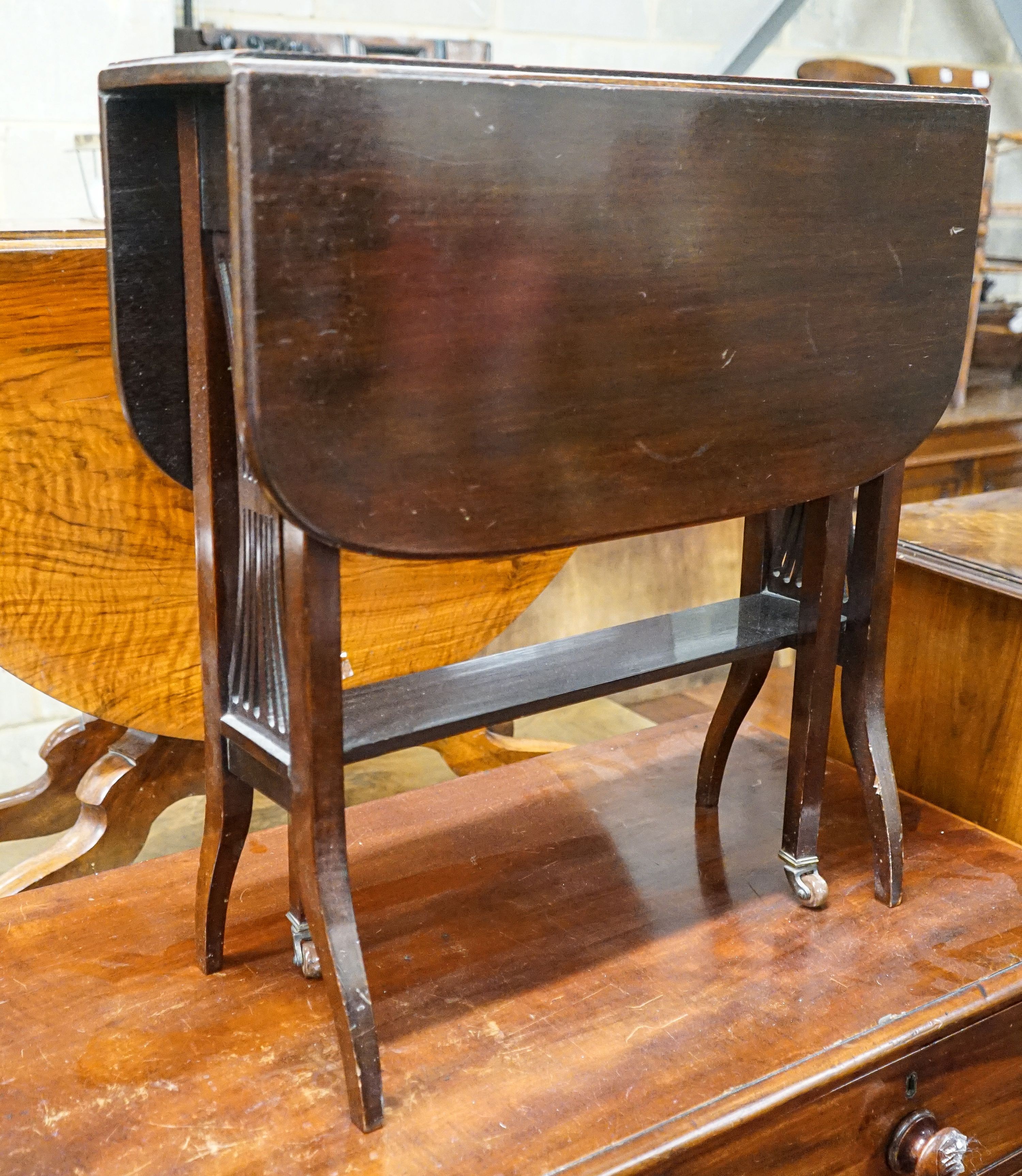 An Edwardian mahogany Sutherland table, width 61cm together with a Queen Anne style figured walnut narrow seven drawer chest